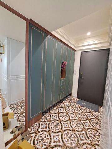 黃麗菁 - 復古宮廷風格的玄關設計,復古綠+金色線條為主軸結合花磚地坪與對稱的櫃體做搭配 黃麗菁 - 復古宮廷風格的玄關設計,復古綠+金色線條為主軸結合花磚地坪與對稱的櫃體做搭配