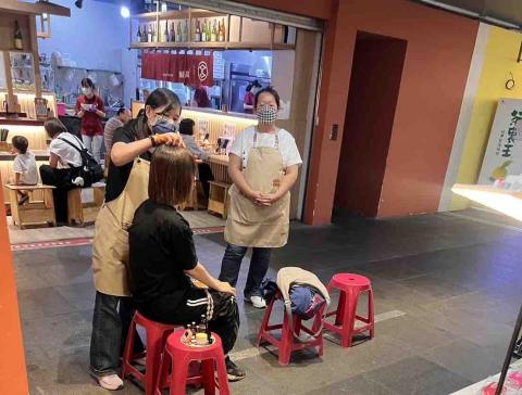 遇見芳療小站 - 客戶肩頸頭療舒壓放鬆
選用最高頂級CPTG理療級精油。每個客戶都開心的享受，一直匯款?
