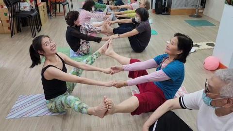 瑜是樂活 - 樂齡瑜珈