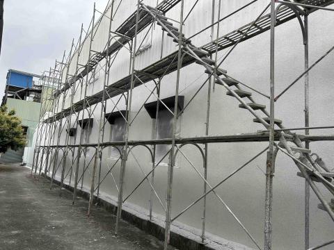 太邑防水工程 - 紋理防水外牆施工中