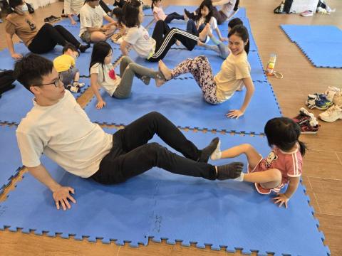 瑜是樂活 - 親子互動&mdash;踩腳踏車