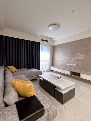 Yut Lo - 大氣遮光蛇型布簾➕柔美折景紗簾
完美的垂墜度 紗簾保留了柔化過的光影
蛇簾則是展現出優雅大氣以及極致的無痕美學