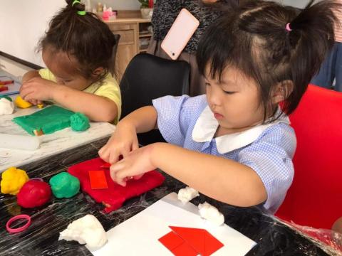 Florahsu - 利用翻糖製作花磚模型