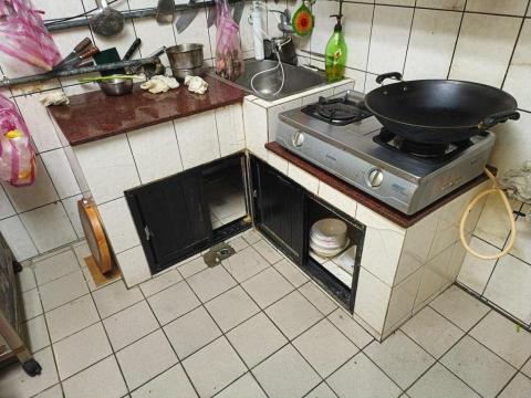 和渥居家修繕工程行 - 泥作灶台拆除