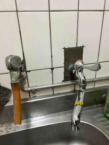 陳炳勳 - 牆內套銅灣更換及水泥回填