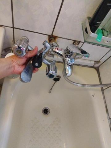 卉程創藝工作室 - 沐浴水龍頭更換