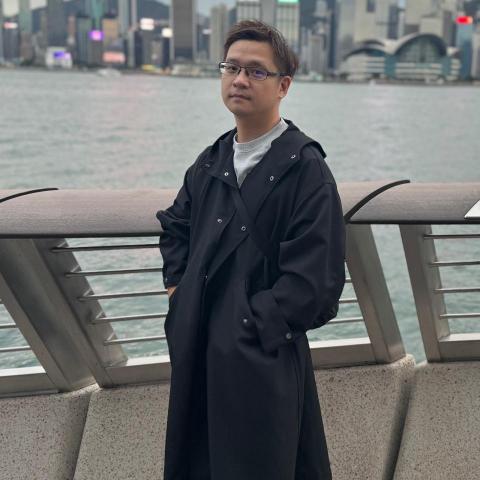 提供電動理髮器服務的專家Victor Liu