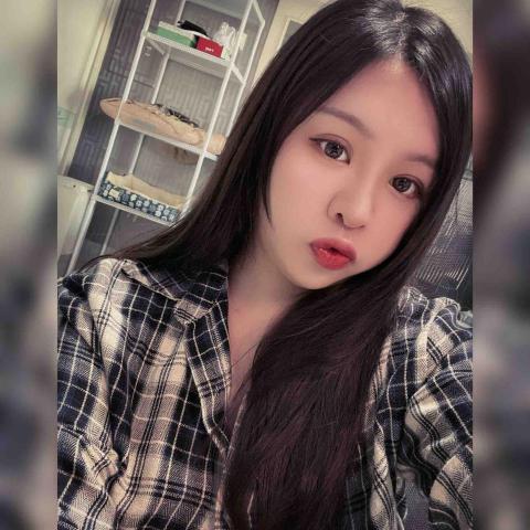 提供繡眉毛服務的專家赩