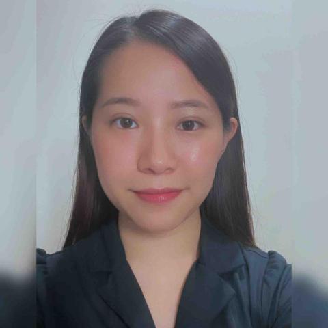 提供高雄衝浪教學服務的專家李涵媚