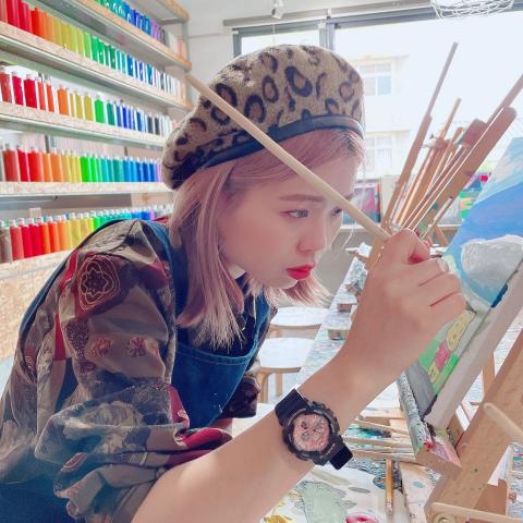 提供美髮師服務的專家Emma 