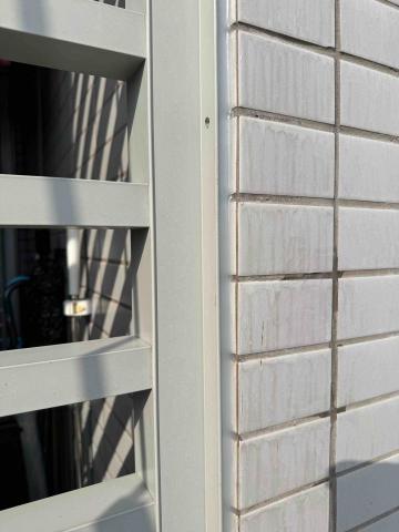 鋮達工程行 - 大樓外牆格柵滲水打矽利康後