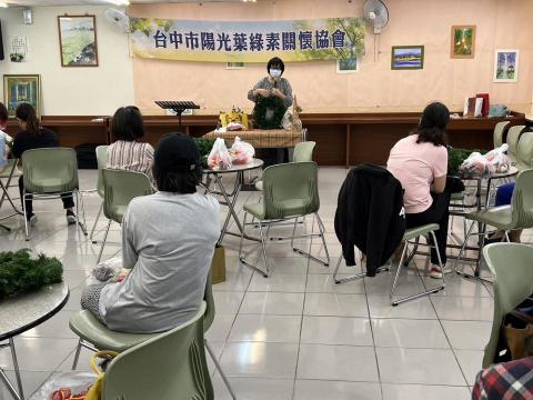 紀經儀 - 花藝教學團體班