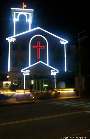 紀經儀 - 建築框燈裝置