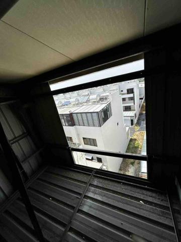 打工仔 - 鐵皮開孔水塔進出