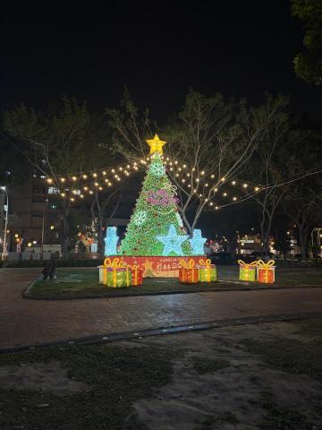 紀經儀 - 大型聖誕裝置