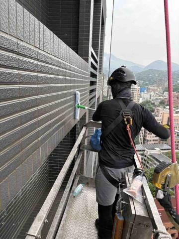 鋮達工程行 - 吊籠外牆清洗