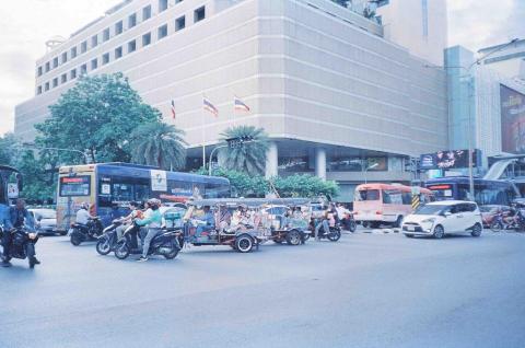 Zooey Liu - 曼谷街頭