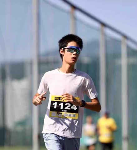 提供碧潭馬拉松服務的專家吳郡峰