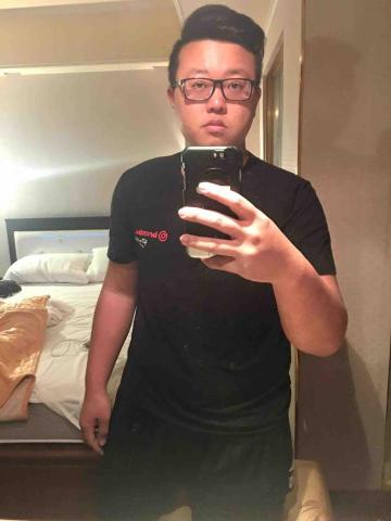 提供汽車美容服務的專家洪汶宗