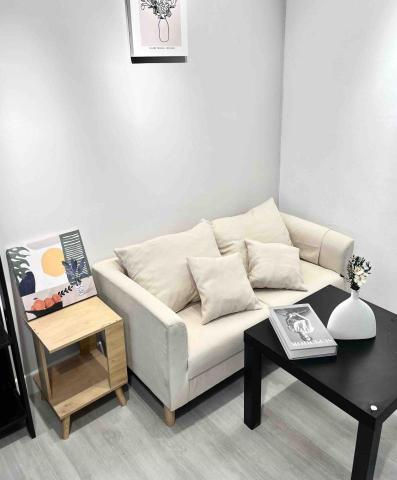 優好室資產管理｜包租代管｜北北基桃 - 奶白簡約沙發空間
