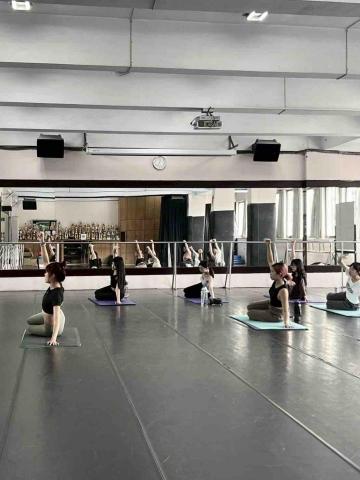 鄭意儒 - 輔仁大學USR計劃案 身心靈運動指導課程教師&mdash;芭蕾雕塑（課程紀錄照片）