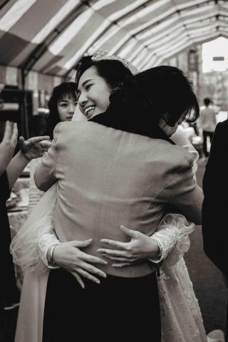 概樂意象攝影工作室 - 昔日依偎在妳身旁撒嬌的畫面就如昨晚，往後讓我成為您的依靠