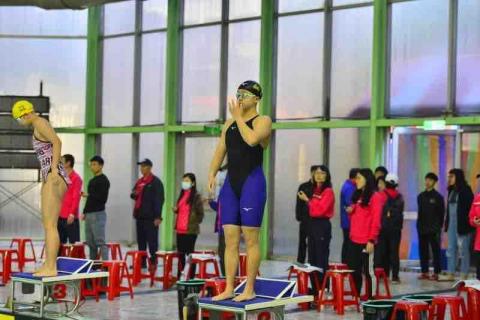 蕭尹婷 - 參加游泳比賽