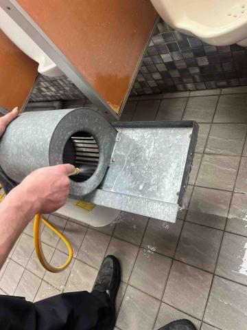 勗宏空調工程 - 吊隱式冷氣送風機清洗