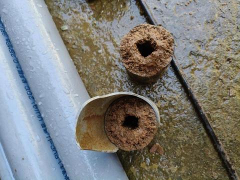 瑋成水電裝修工作室 - 施工中：水管堵塞更換作業