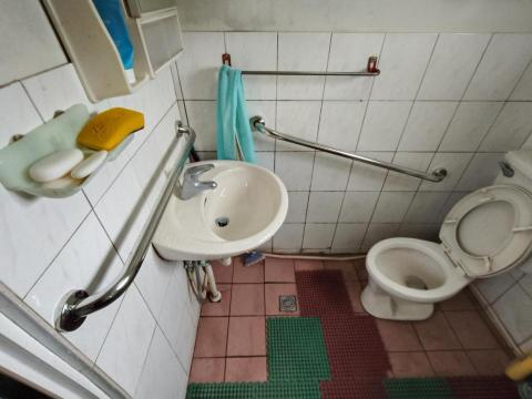 瑋成水電裝修工作室 - 施工後：安全扶手按裝