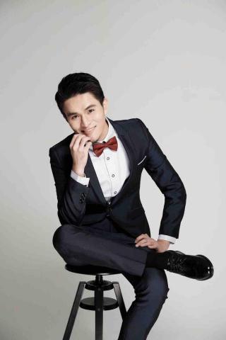 提供100元理髮服務的專家簡正育