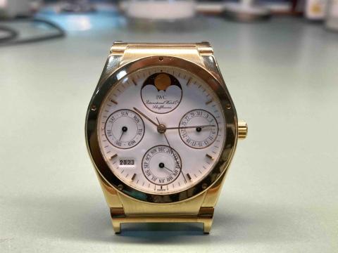 喬の鐘錶維修中心 - IWC 萬國表
萬年曆 洗油保養
找我即可，不用回原廠。
期待有機會為您服務～
謝謝