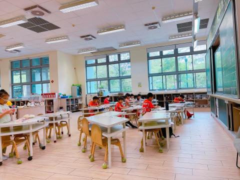 鄭羽涵 - 輔導學生完成作業