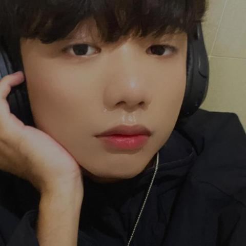 提供剪髮技巧服務的專家楊定恩