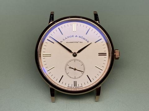 喬の鐘錶維修中心 - A. LANGE & SOHNE
郎格 洗油保養不用回原廠。
喬の鐘錶維修中心 為您服務。
錶要修嗎？歡迎來找我
ID:@emi5989p
【Line連結】https://lin.ee/UOirrR96
【粉絲專頁】https://www.facebook.com/share/v/aQrZAvApry1Yqm4T
【YouTube】https://m.youtube.com/@juhao6