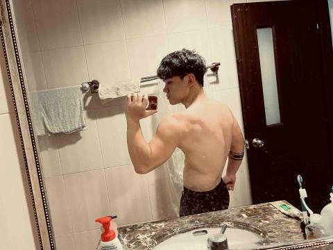 提供重訓鞋服務的專家Kayden-私人健身教練