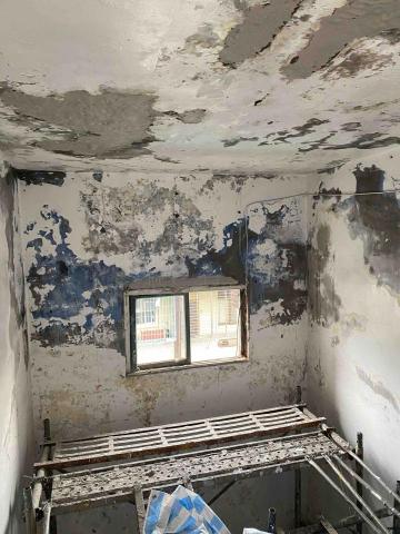 阮先生 - 處理鋼釘外露用epoxy 施工中