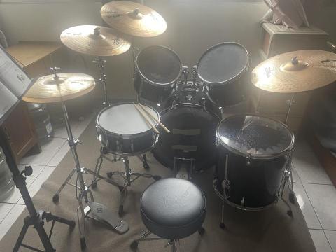 鍾杙 - 租借爵士鼓練習房