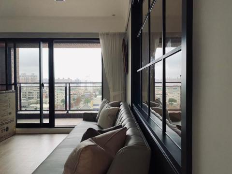 Yuzhen - 英倫，復古感。

負責部分：
家具家飾品配置、全室配色、窗簾挑選。