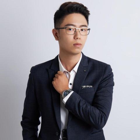 提供法語初學服務的專家冠綸 Alain CHEN