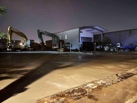 耀築企業社 社團：水泥地鋪設 - 混凝土鋪設地坪 大車作業空間水泥45公分厚