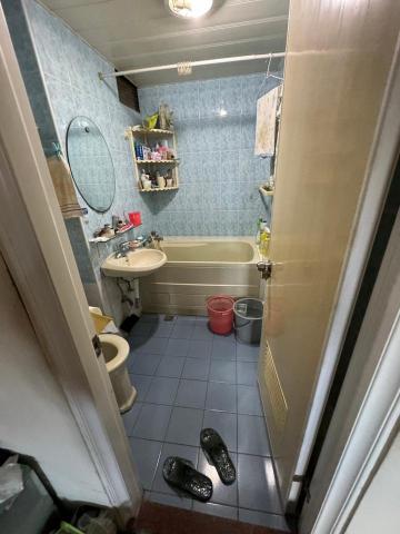 可能設計有限公司 - 拆浴缸+裝扶手+鋪防滑地板before 可能設計有限公司 - 拆浴缸+裝扶手+鋪防滑地板before