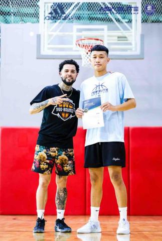 黃裕傑 - 與美國NBA魔術隊訓練師學習