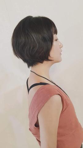 Moon Salon - 燙髮剪髮