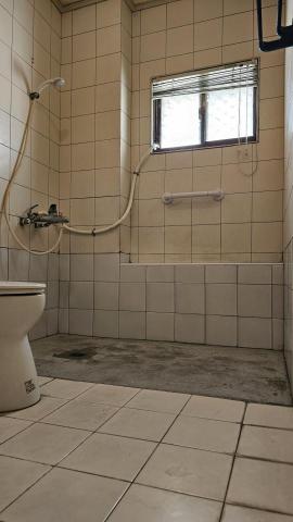 可能設計有限公司 - 拆浴缸鋪設防滑地板before 可能設計有限公司 - 拆浴缸鋪設防滑地板before