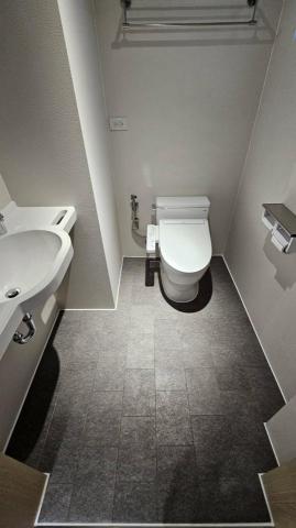 可能設計有限公司 - 新式免拆磁磚工法:牆面石晶薄板+地面日本防滑地板鋪設 可能設計有限公司 - 新式免拆磁磚工法:牆面石晶薄板+地面日本防滑地板鋪設