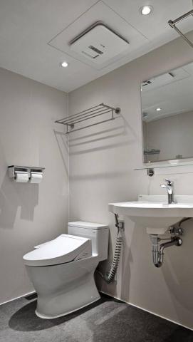 可能設計有限公司 - 新式免拆磁磚工法:牆面石晶薄板+地面日本防滑地板鋪設 可能設計有限公司 - 新式免拆磁磚工法:牆面石晶薄板+地面日本防滑地板鋪設