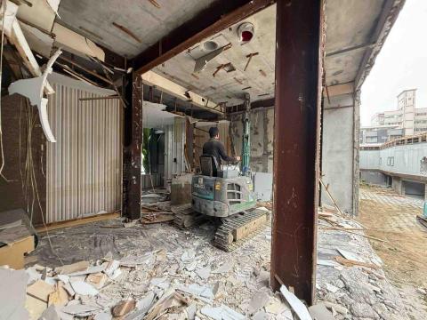 葉珈勳 - 汽車旅館全面拆除