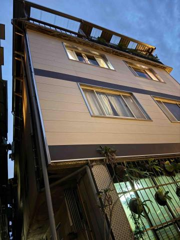 達閎金屬企業社 - 左邊水泥鋼筋些許崩塌,屋主選用支撐白鐵架搭配白鐵網做鎖固,避免落石砸到車與人 達閎金屬企業社 - 左邊水泥鋼筋些許崩塌,屋主選用支撐白鐵架搭配白鐵網做鎖固,避免落石砸到車與人