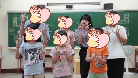 林怡 - 台中春安國小夏令營 擔任體能舞蹈老師
